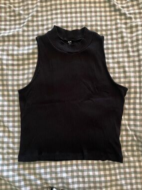 Uniqlo Mock Neck Ribbed Crop Tank